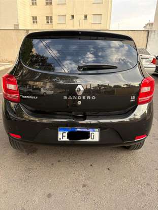 RENAULT-SANDERO-2014