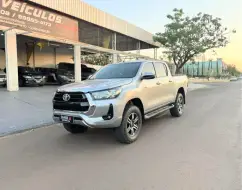 TOYOTA HILUX 2.8 D-4D TURBO DIESEL CD SR 4X4 AUTOMÁTICO TOYOTA HILUX 2.8 D-4D TURBO DIESEL CD SR 4X4 AUTOMÁTICO