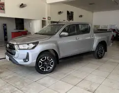 TOYOTA HILUX 2.8 D-4D TURBO DIESEL CD SRV 4X4 AUTOMÁTICO TOYOTA HILUX 2.8 D-4D TURBO DIESEL CD SRV 4X4 AUTOMÁTICO