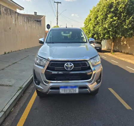 TOYOTA HILUX 2.8 D-4D TURBO DIESEL CD SRV 4X4 AUTOMÁTICO