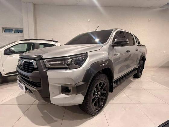 TOYOTA HILUX 2.8 D-4D TURBO DIESEL CD CONQUEST 4X4 AUTOMÁTICO