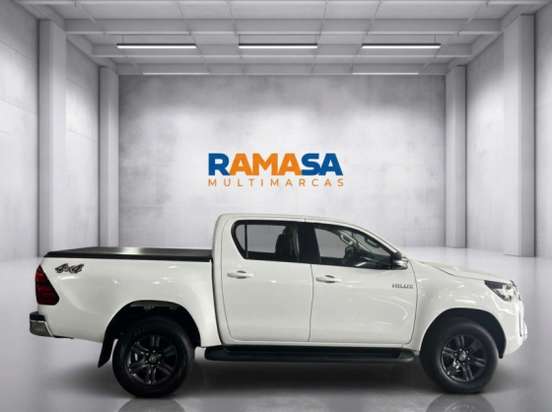 TOYOTA-HILUX-2023