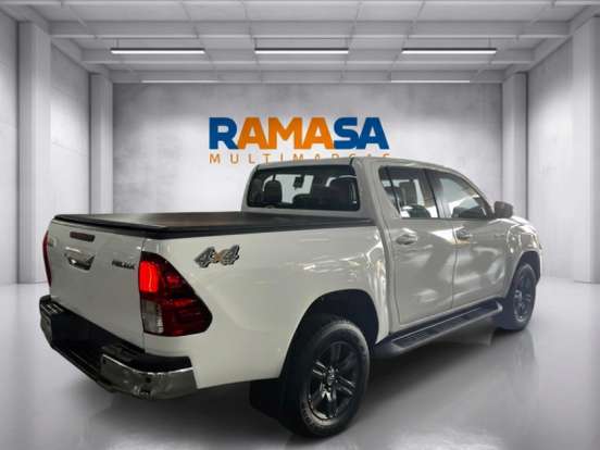 TOYOTA-HILUX-2.8 D-4D TURBO DIESEL CD SR 4X4 AUTOMÁTICO TOYOTA-HILUX-2023