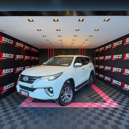 TOYOTA HILUX 2.8 SRX 4X4 CD 16V DIESEL 4P AUTOMÁTICO