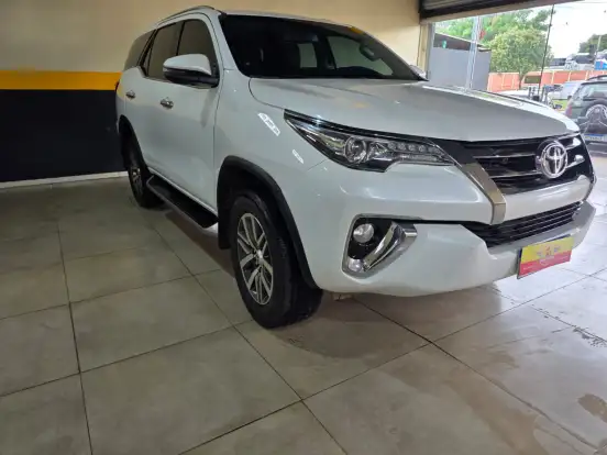 TOYOTA-HILUX SW4-2020