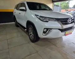 TOYOTA HILUX SW4 2.8 SRX 4X4 7 LUGARES 16V TURBO INTERCOOLER DIESEL 4P AUTOMÁTICO TOYOTA HILUX SW4 2.8 SRX 4X4 7 LUGARES 16V TURBO INTERCOOLER DIESEL 4P AUTOMÁTICO