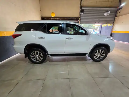 TOYOTA-HILUX SW4-2020