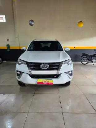 TOYOTA-HILUX SW4-2020