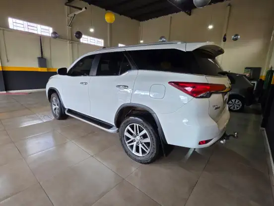 TOYOTA-HILUX SW4-2020