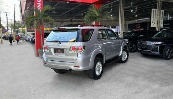 TOYOTA-HILUX SW4-2014