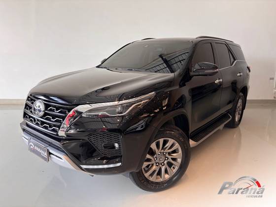 TOYOTA HILUX SW4 2.8 D-4D TURBO DIESEL SRX 7L 4X4 AUTOMÁTICO