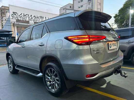 TOYOTA-HILUX SW4-2.8 D-4D TURBO DIESEL SRX 7L 4X4 AUTOMÁTICO TOYOTA-HILUX SW4-2021