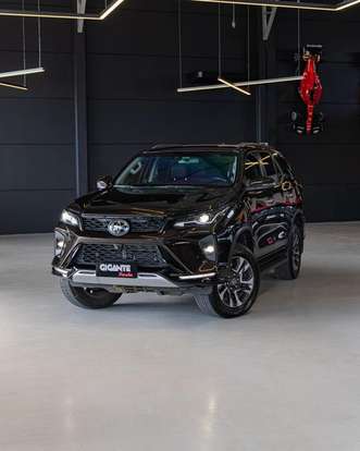 TOYOTA-HILUX SW4-2024