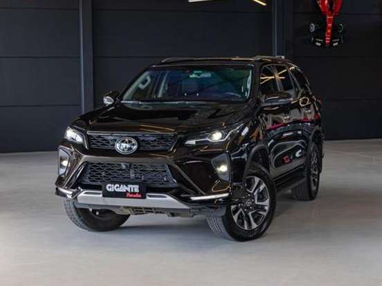 TOYOTA-HILUX SW4-2.8 D-4D TURBO DIESEL SRX PLATINUM 7L 4X4 AUTOMÁTICO TOYOTA-HILUX SW4-2024