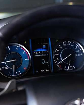 TOYOTA-HILUX SW4-2024