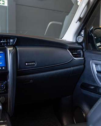 TOYOTA-HILUX SW4-2024
