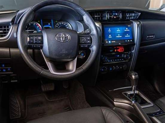 TOYOTA-HILUX SW4-2.8 D-4D TURBO DIESEL SRX PLATINUM 7L 4X4 AUTOMÁTICO TOYOTA-HILUX SW4-2024