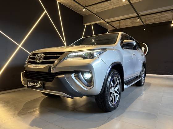 TOYOTA HILUX SW4 2.8 SRX 4X4 16V TURBO INTERCOOLER DIESEL 4P AUTOMÁTICO