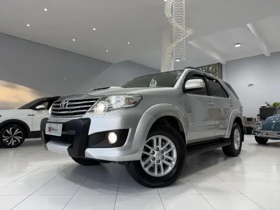 TOYOTA HILUX SW4 3.0 SRV 4X4 16V TURBO INTERCOOLER DIESEL 4P MANUAL TOYOTA HILUX SW4 3.0 SRV 4X4 16V TURBO INTERCOOLER DIESEL 4P MANUAL