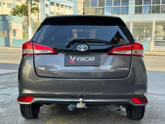 TOYOTA-YARIS-2021