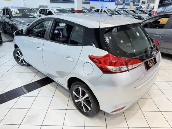 TOYOTA-YARIS-2019