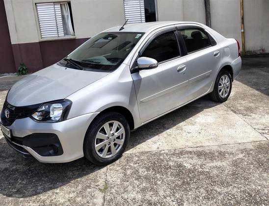 TOYOTA ETIOS 1.5 X PLUS SEDAN 16V FLEX 4P AUTOMÁTICO