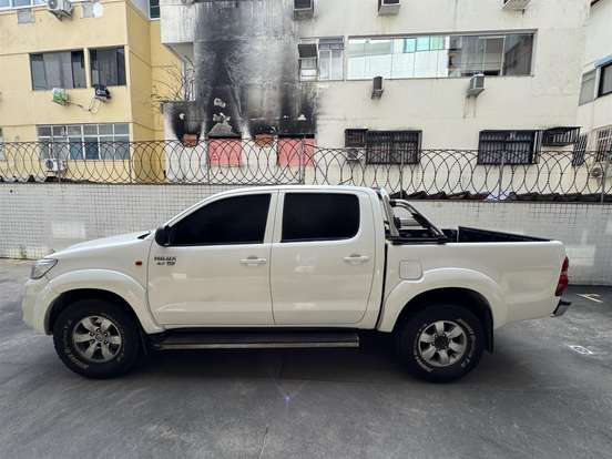 TOYOTA-HILUX-2.7 SRV 4X2 CD 16V FLEX 4P AUTOMÁTICO TOYOTA-HILUX-2015