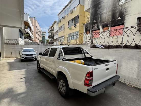 TOYOTA-HILUX-2.7 SRV 4X2 CD 16V FLEX 4P AUTOMÁTICO TOYOTA-HILUX-2015