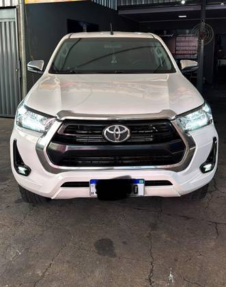 TOYOTA HILUX 2.8 D-4D TURBO DIESEL CD SR 4X4 AUTOMÁTICO