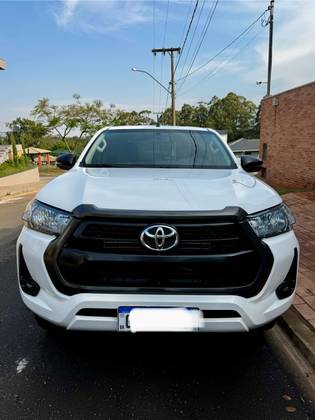 TOYOTA HILUX 2.8 D-4D TURBO DIESEL CD SR 4X4 AUTOMÁTICO