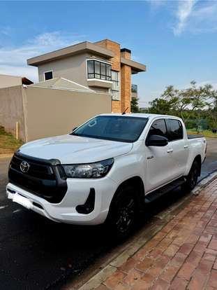 TOYOTA-HILUX-2022
