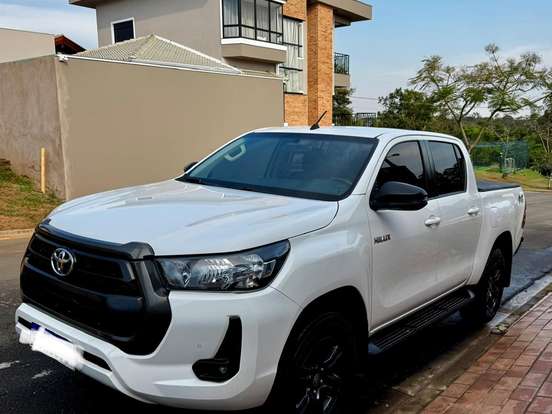 TOYOTA-HILUX-2.8 D-4D TURBO DIESEL CD SR 4X4 AUTOMÁTICO TOYOTA-HILUX-2022