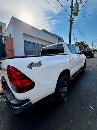 TOYOTA-HILUX-2022