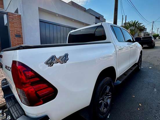 TOYOTA-HILUX-2.8 D-4D TURBO DIESEL CD SR 4X4 AUTOMÁTICO TOYOTA-HILUX-2022
