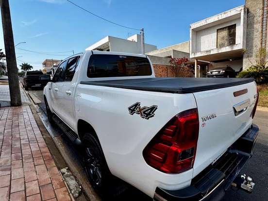 TOYOTA-HILUX-2.8 D-4D TURBO DIESEL CD SR 4X4 AUTOMÁTICO TOYOTA-HILUX-2022