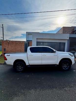 TOYOTA-HILUX-2022