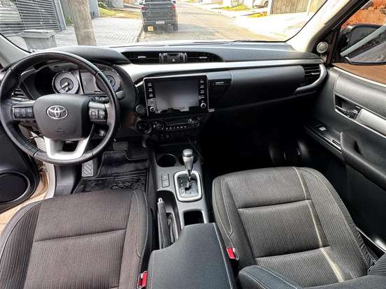 TOYOTA-HILUX-2.8 D-4D TURBO DIESEL CD SR 4X4 AUTOMÁTICO TOYOTA-HILUX-2022