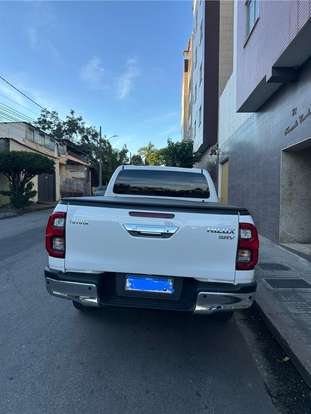 TOYOTA-HILUX-2.8 D-4D TURBO DIESEL CD SRV 4X4 AUTOMÁTICO TOYOTA-HILUX-2024