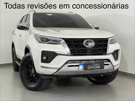TOYOTA HILUX SW4 2.8 D-4D TURBO DIESEL SRX 7L 4X4 AUTOMÁTICO