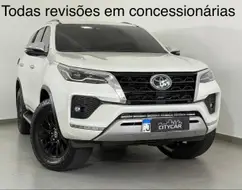 TOYOTA HILUX SW4 2.8 D-4D TURBO DIESEL SRX 7L 4X4 AUTOMÁTICO TOYOTA HILUX SW4 2.8 D-4D TURBO DIESEL SRX 7L 4X4 AUTOMÁTICO