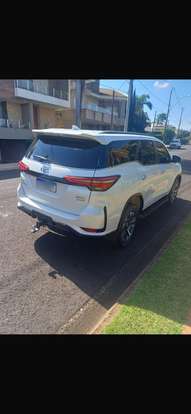 TOYOTA-HILUX SW4-2025