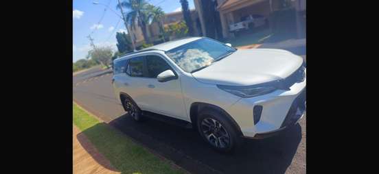 TOYOTA-HILUX SW4-2025