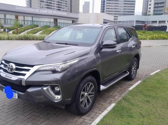 TOYOTA HILUX SW4 2.8 SRX 4X4 7 LUGARES 16V TURBO INTERCOOLER DIESEL 4P AUTOMÁTICO