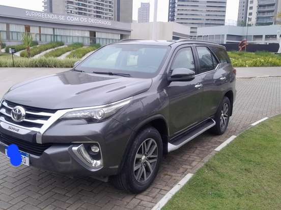 TOYOTA-HILUX SW4-2.8 SRX 4X4 7 LUGARES 16V TURBO INTERCOOLER DIESEL 4P AUTOMÁTICO TOYOTA-HILUX SW4-2017