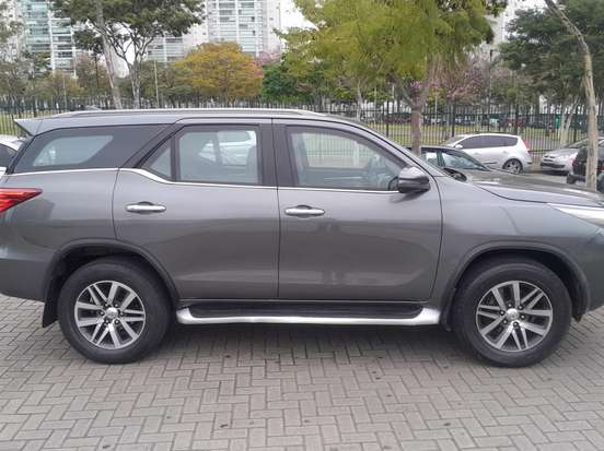 TOYOTA-HILUX SW4-2017