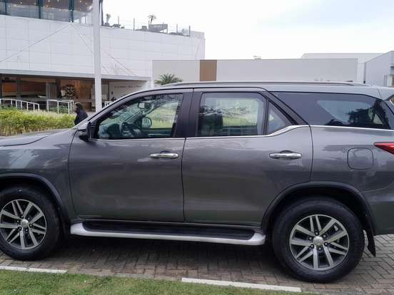 TOYOTA-HILUX SW4-2.8 SRX 4X4 7 LUGARES 16V TURBO INTERCOOLER DIESEL 4P AUTOMÁTICO TOYOTA-HILUX SW4-2017