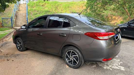 TOYOTA-YARIS-2023