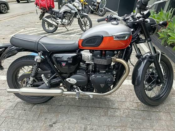 TRIUMPH BONNEVILLE T100 900 