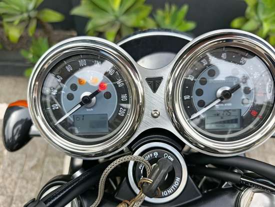 TRIUMPH-BONNEVILLE T100 900-2025