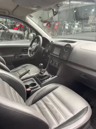 VOLKSWAGEN-AMAROK-2015